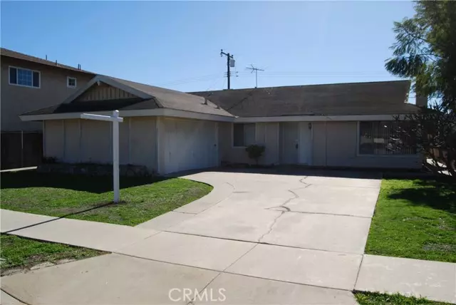 5682 Castle Drive, Huntington Beach, CA 92649