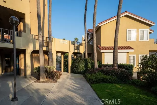 16912 Sims Lane #211, Huntington Beach, CA 92649