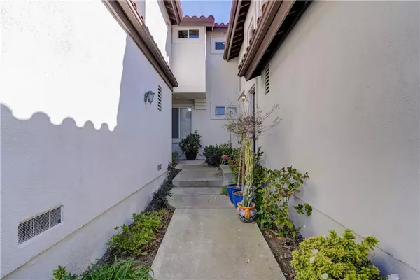 Rancho Santa Margarita, CA 92688,166 Via Lampara