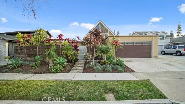 Costa Mesa, CA 92626,561 Sturgeon Drive