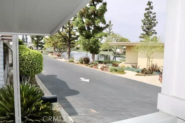 Yorba Linda, CA 92886,3732 Lake Side #74