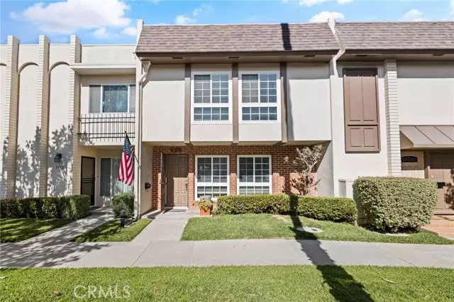 9736 Brookhaven Circle, Huntington Beach, CA 92646