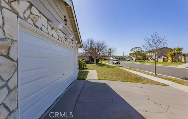 16552 Hart Circle, Huntington Beach, CA 92647