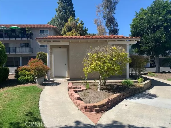 Laguna Woods, CA 92637,2257 Via Puerta #P