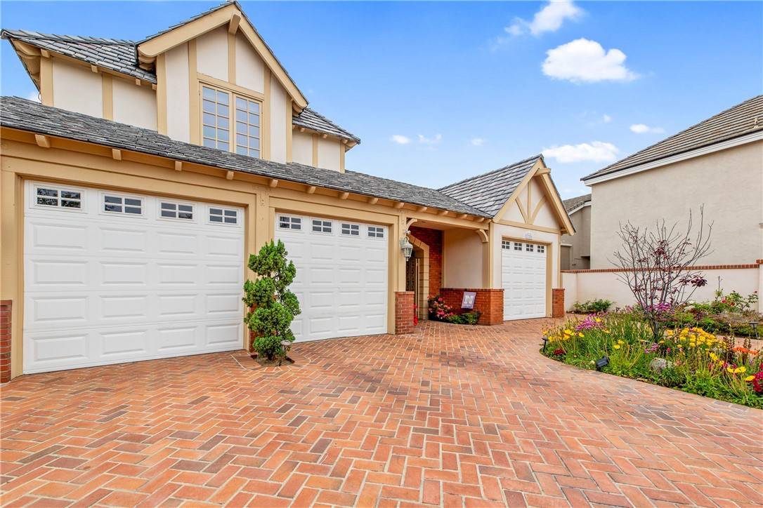 19205 Woodlands Drive, Huntington Beach, CA 92648