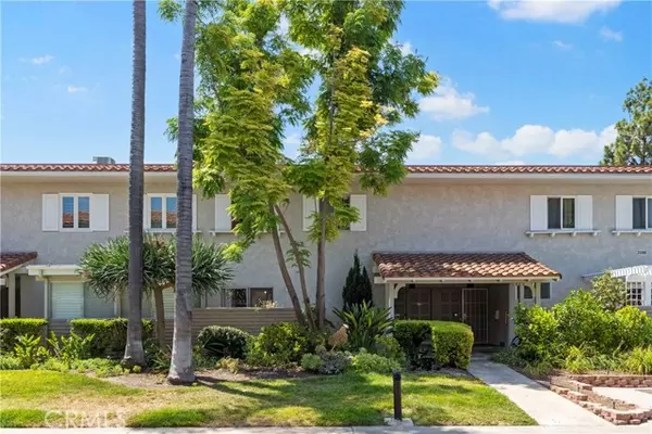 Laguna Woods, CA 92637,2299 Via Puerta #E