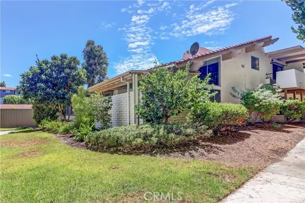 Laguna Woods, CA 92637,2359 Via Mariposa #D