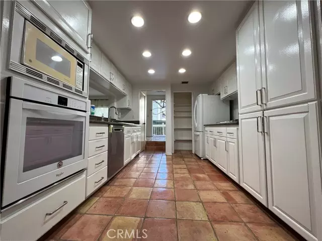 Santa Monica, CA 90405,2677 S Centinela Ave #205