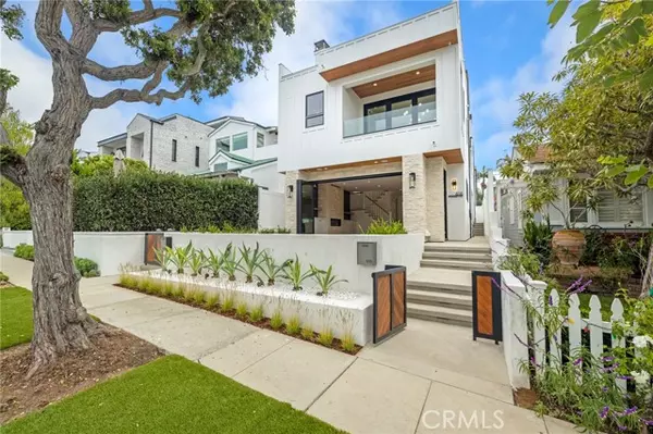 Corona Del Mar, CA 92625,616 Poinsettia Avenue