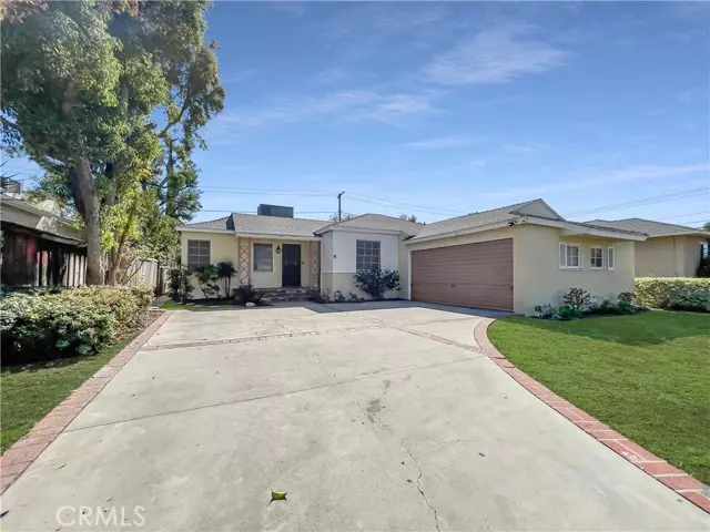 Tarzana, CA 91335,19036 Delano Street