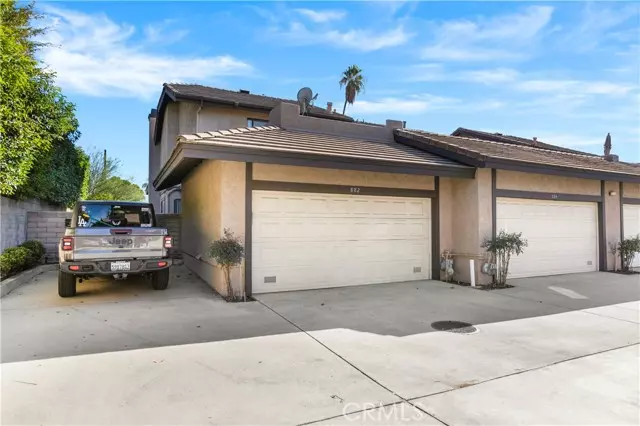 882 Swiss Trail, Duarte, CA 91010