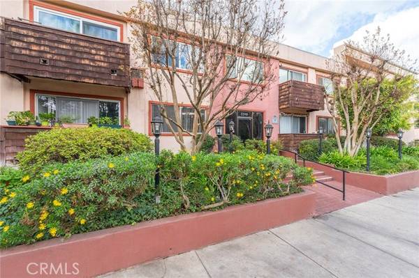 5349 Newcastle Avenue #11, Encino, CA 91316