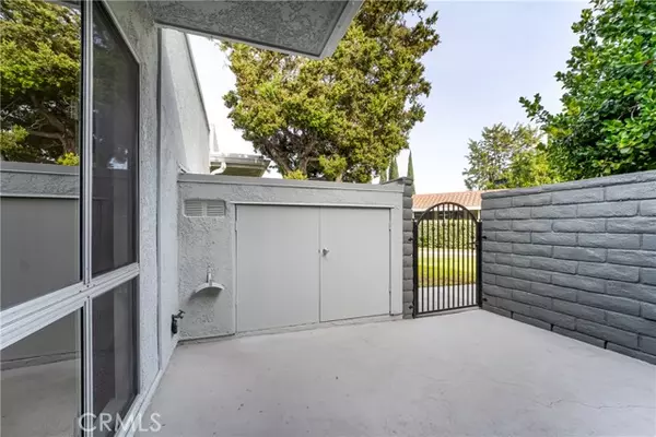 Laguna Woods, CA 92637,2126 Via Puerta #F