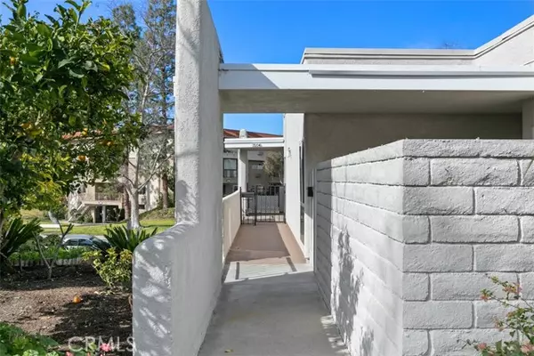 Laguna Woods, CA 92637,2328 Via Mariposa #N