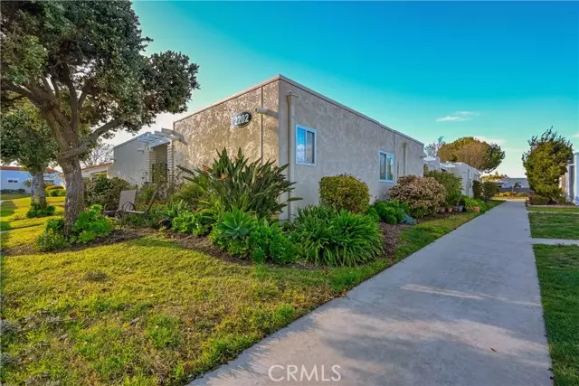 2202 Via Mariposa #A, Laguna Woods, CA 92637