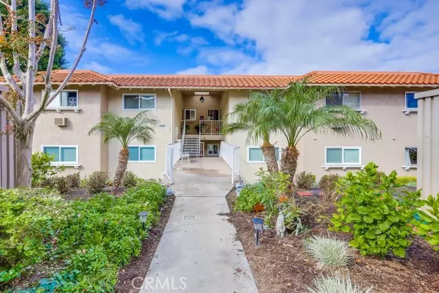 2296 Via Puerta #A, Laguna Woods, CA 92637