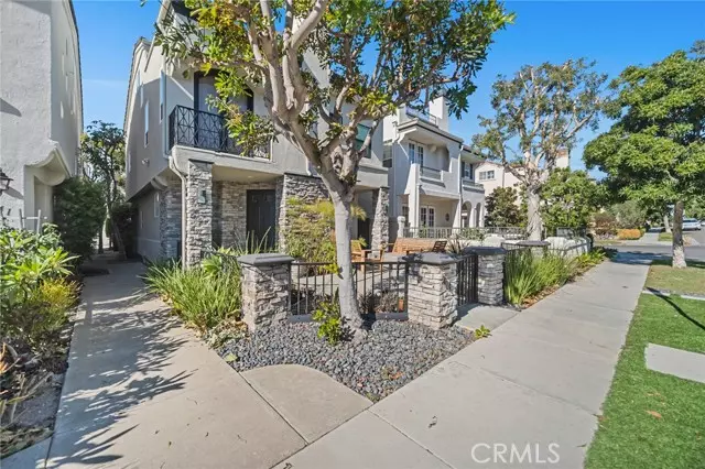 Corona Del Mar, CA 92625,443 Begonia Avenue