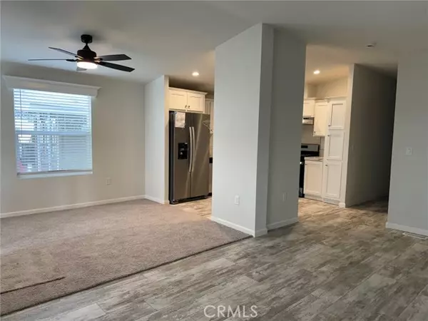 Tustin, CA 92780,122 Balboa #108