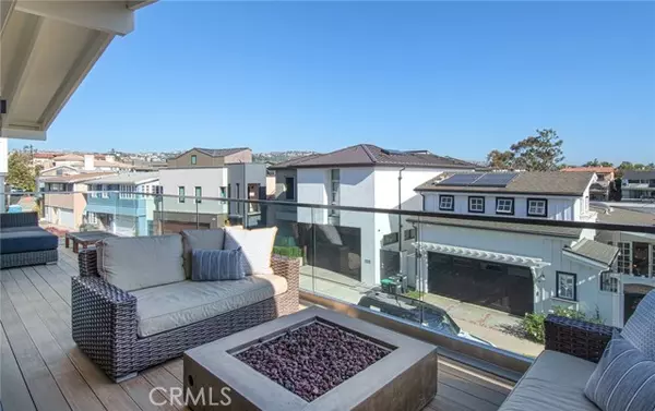 Corona Del Mar, CA 92625,308 Poppy Avenue