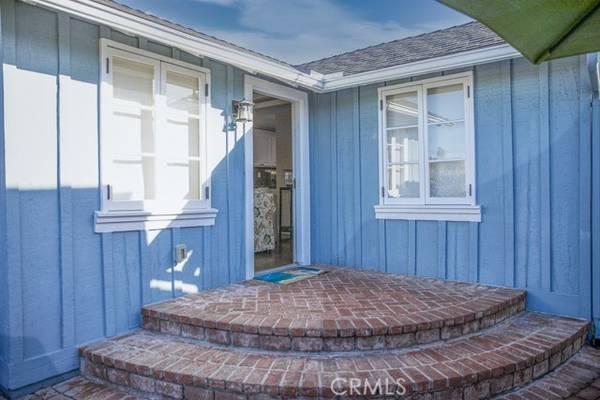 1086 Glenneyre Street, Laguna Beach, CA 92651