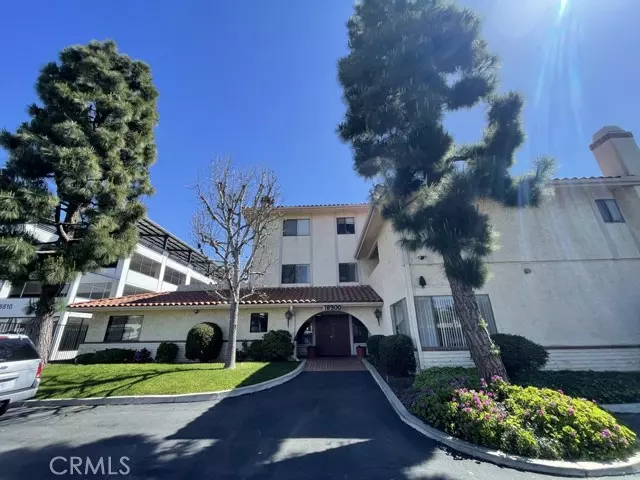 18900 Delaware Street #6, Huntington Beach, CA 92648