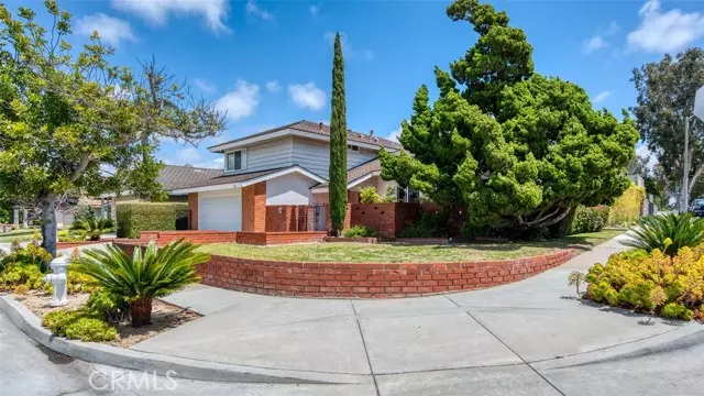 2702 Canary Drive, Costa Mesa, CA 92626