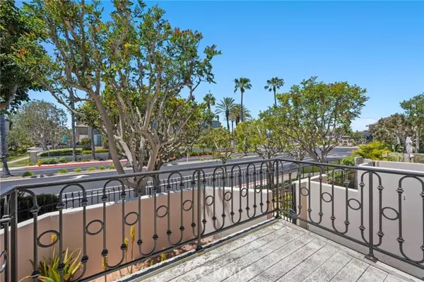 Huntington Beach, CA 92648,19295 Archfield