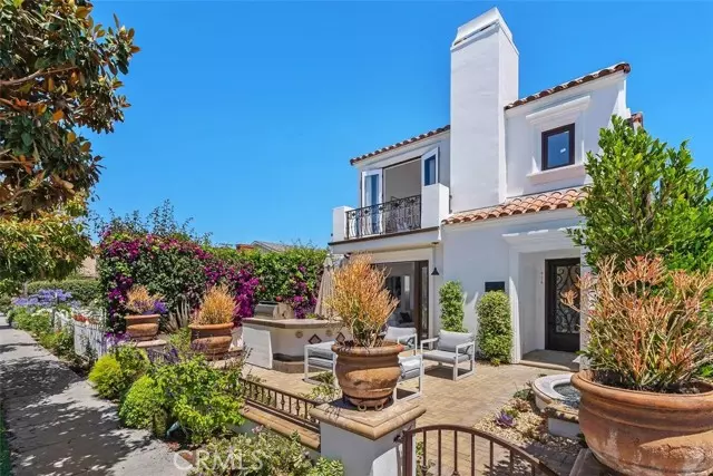 414 Narcissus Avenue, Corona Del Mar, CA 92625