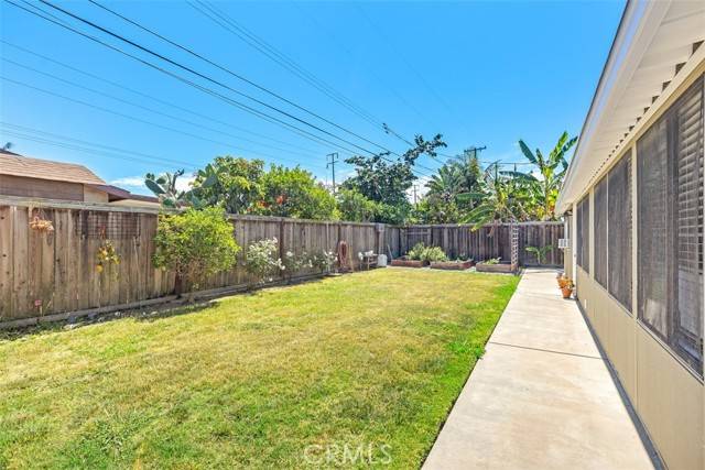 877 Darrell St., Costa Mesa, CA 92627