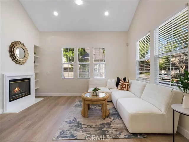 23 Spring Valley, Irvine, CA 92602