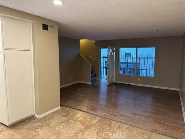 North Hills, CA 91343,8828 Burnet Avenue #7