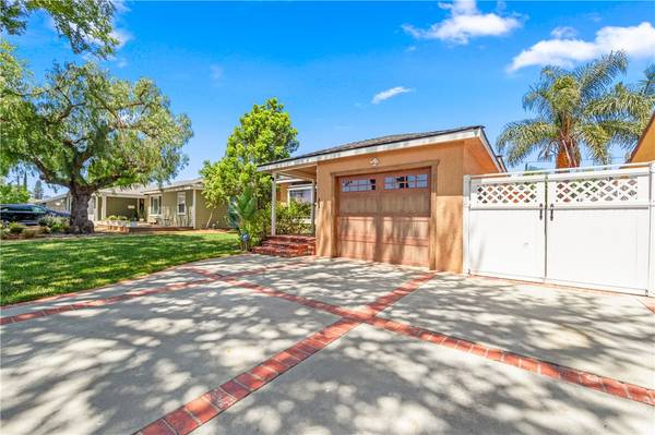 5321 E Abbeyfield St., Long Beach, CA 90815