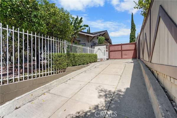 810 Gramercy Drive, Los Angeles, CA 90005