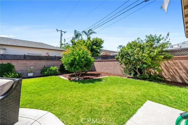 Lakewood, CA 90712,3113 Yearling Street