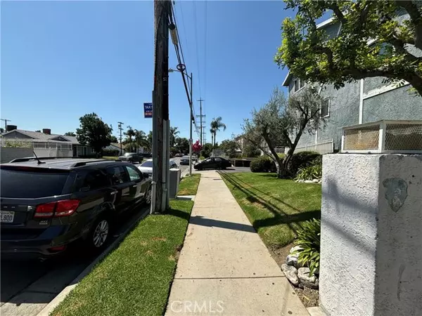 North Hills, CA 91343,15106 Nordhoff Street #19