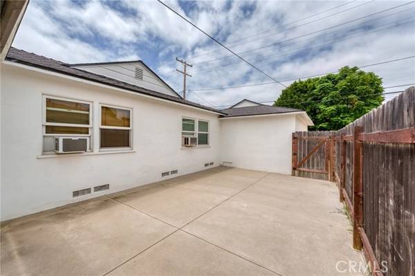 2221 Granada Avenue, Long Beach, CA 90815