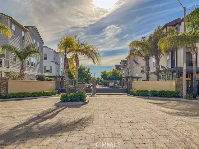 618 W Tribella Court, Santa Ana, CA 92703