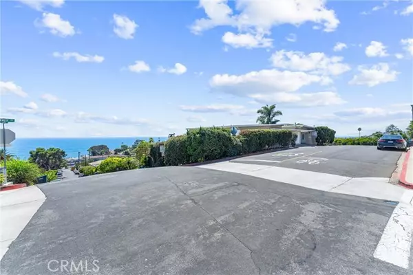 Laguna Beach, CA 92651,1445 Hillcrest Drive