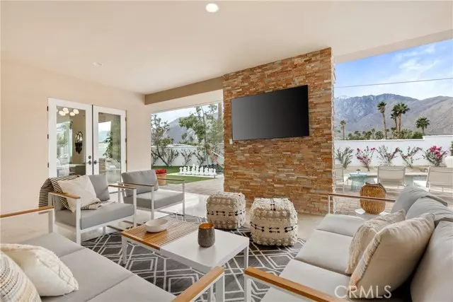 290 W San Carlos Road, Palm Springs, CA 92262