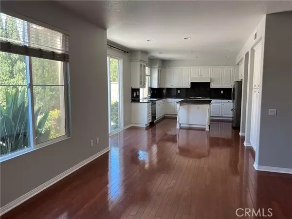 Irvine, CA 92602,8 Grapevine