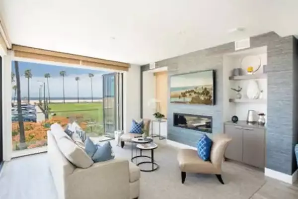 Newport Beach, CA 92661,926 E Oceanfront