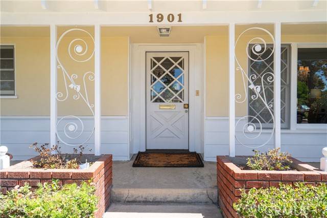 1901 N Greenbrier Street, Santa Ana, CA 92706