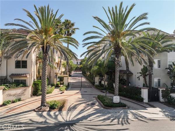 401 Bernard Street #203, Costa Mesa, CA 92627