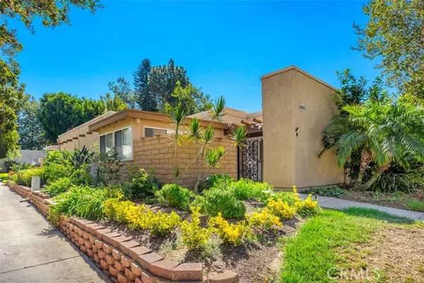 Laguna Woods, CA 92637,3003 VIA BUENA #B