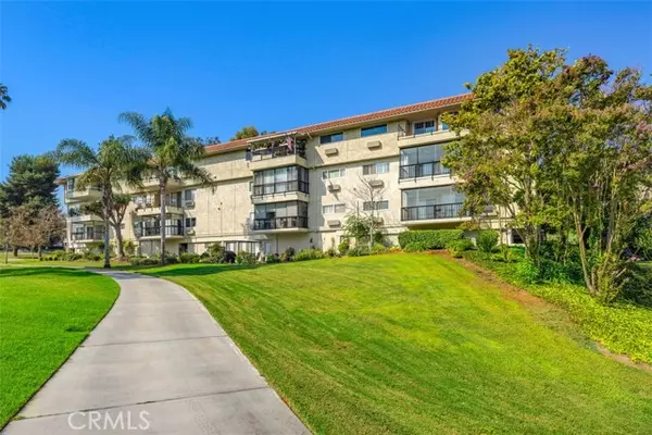 Laguna Woods, CA 92637,2388 Via Mariposa W #2A