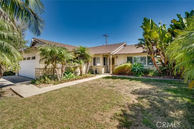 15832 Standish Lane, Huntington Beach, CA 92647