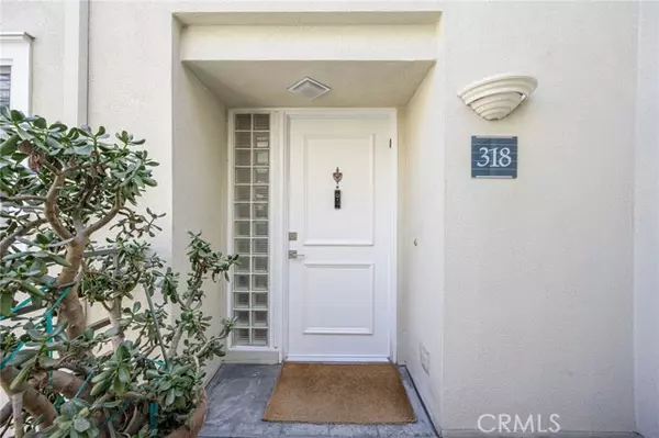 2233 Martin #318, Irvine, CA 92612