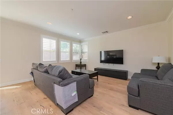 Irvine, CA 92612,208 Bridlewood