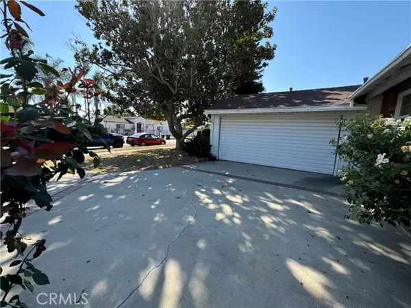 Van Nuys, CA 91405,13807 Wyandotte Street