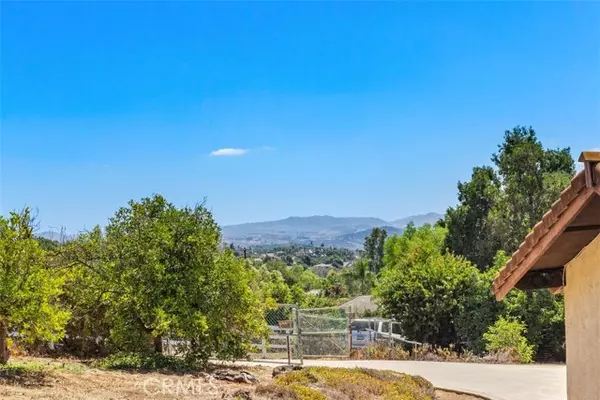 2406 Gum Tree Lane, Fallbrook, CA 92028